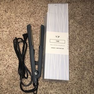 Vanity planet damp or dry straightener